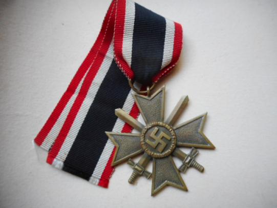 WW2 NAZI GERMAN WAR MERIT CROSS WITH SWORDS AWARD MEDAL BADGE