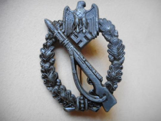 WW2 GERMAN ARMY WH HEER / WAFFEN SS INFANTRY ASSAULT BADGE / AWARD MAKER MARKED 1941 bronze grade