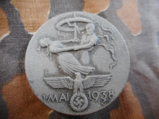 WW2 GERMAN tinnie DAY BADGE 1ST MAI may 1938