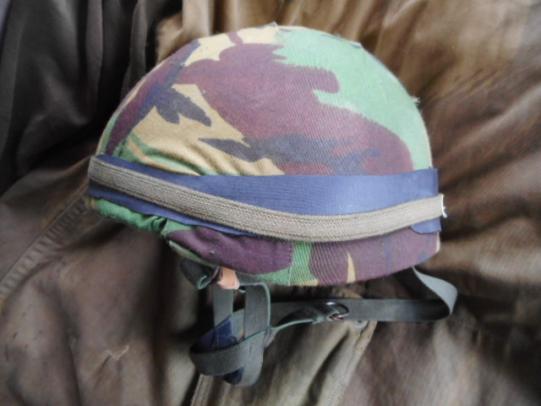 genuine ISSUE BRiTiSH PARA PARATROOPER AIRBORNE HELMET & DPM cover m medium