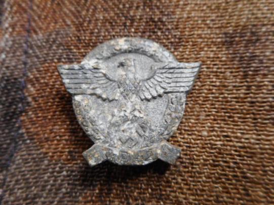 WW2 GERMAN THIRD REICH NAZI 1942 tinnie DAY BADGE
