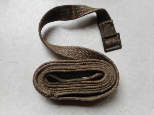 ORIGINAL WW2 GERMAN GAS MASK TIN LONG STRAP