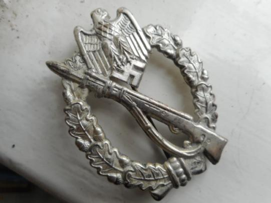 WW2 GERMAN ARMY / WAFFEN SS silver grade INFANTRY ASSAULT BADGE hollow back