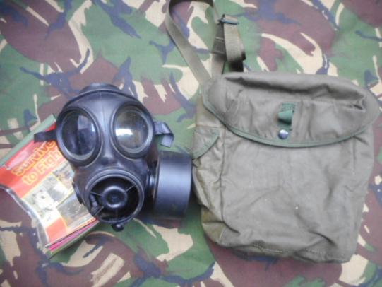 AVON BRiTiSH army RESPIRATOR GAS MASK S10 S 10 SIZE 4 s & 58 POUCH & nbc book