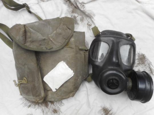 1970 dated BRiTiSH army RESPIRATOR GAS MASK S6 S 6 & 58 POUCH FALKLANDS WAR era