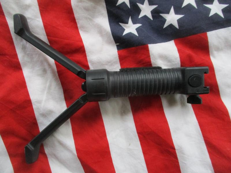GENUINE ORIGINAL GPS GRIP POD SYSTEMS PICATINI RAIL gangster grip DOWN GRIP WITH BI POD LEGS black