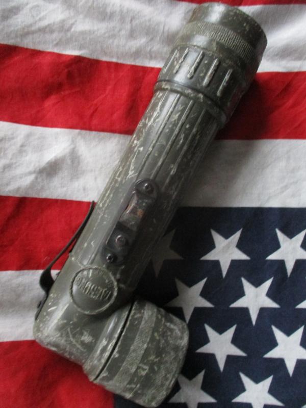 GENUINE US ARMY USMC issue Vietnam War TORCH FLASHLIGHT TAESUNG USA DT-109/6