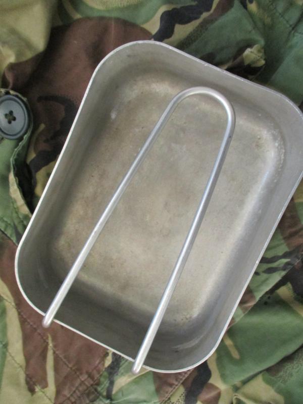 BRITISH ARMY NATO issue 1968 DATED Falklands war SMALL SIZE MESS TIN