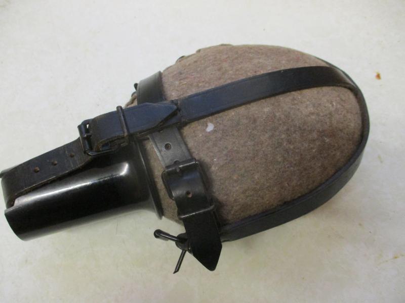 Original Genuine 1942 WW2 GERMAN ARMY / Waffen SS MEDICS WATERBOTTLE CANTEEN ESB42