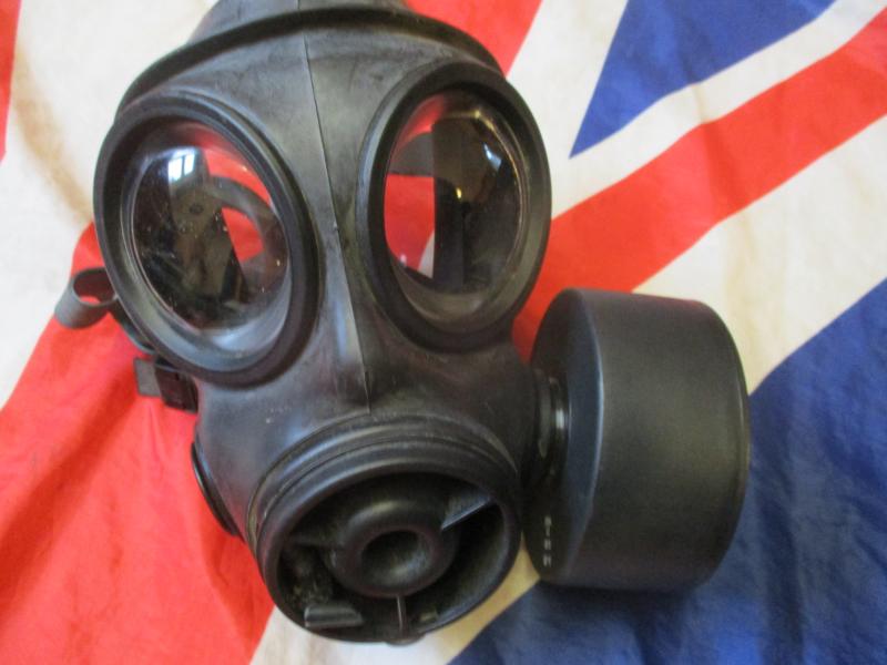 1991 AVON BRiTiSH army ISSUE respirator gas mask S10 SIZE 4 small & plce POUCH & 58 bottle