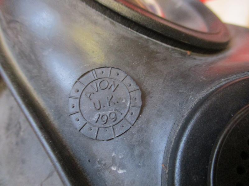 1991 AVON BRiTiSH army ISSUE respirator gas mask S10 SIZE 4 small & plce POUCH & 58 bottle