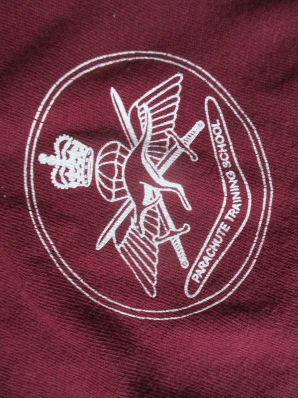 rare AUSTRALIAN PARACHUTE TRANING SCHOOL AIRBORNE PARA paratrooper T shirt XL