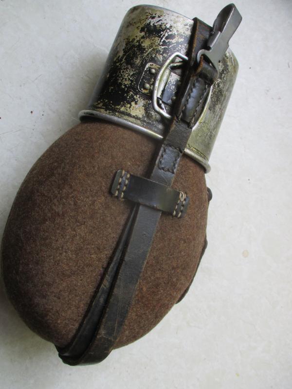 ORIGINAL 1942 WW2 GERMAN ARMY / Waffen SS / LUFTWAFFE ISSUE WATERBOTTLE & 1940 MUG
