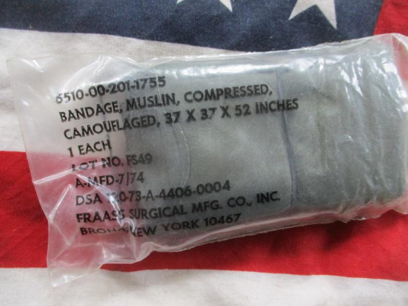 US ARMY issue VIETNAM WAR M56 M 1956 WEBBING COMPASS / FFD POUCH & 1973 BANDAGE